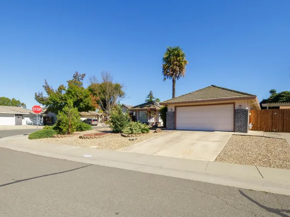 327 Shelduck Ln, Galt, CA 95632