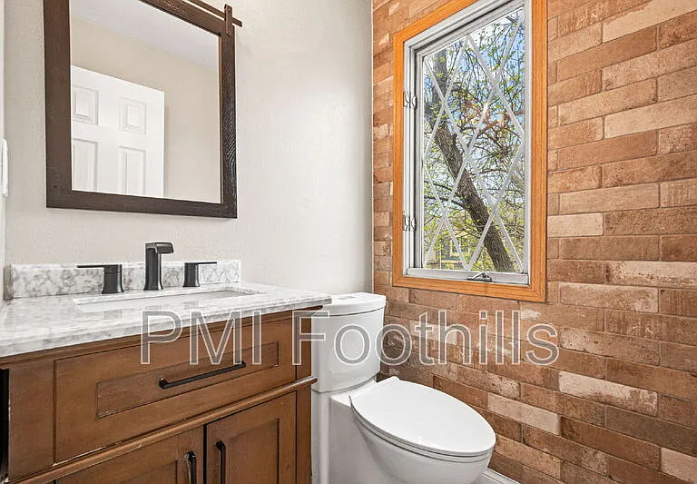 2578 E Nichols Cir — Photo 12