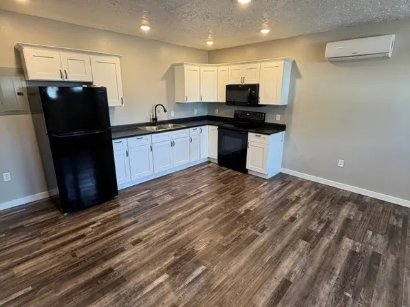 319 E 1st St, Mountain Grove, MO