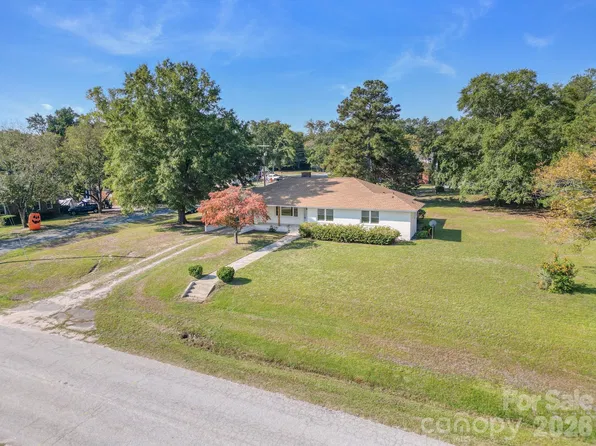 212 S Sycamore St, Pageland, SC 29728