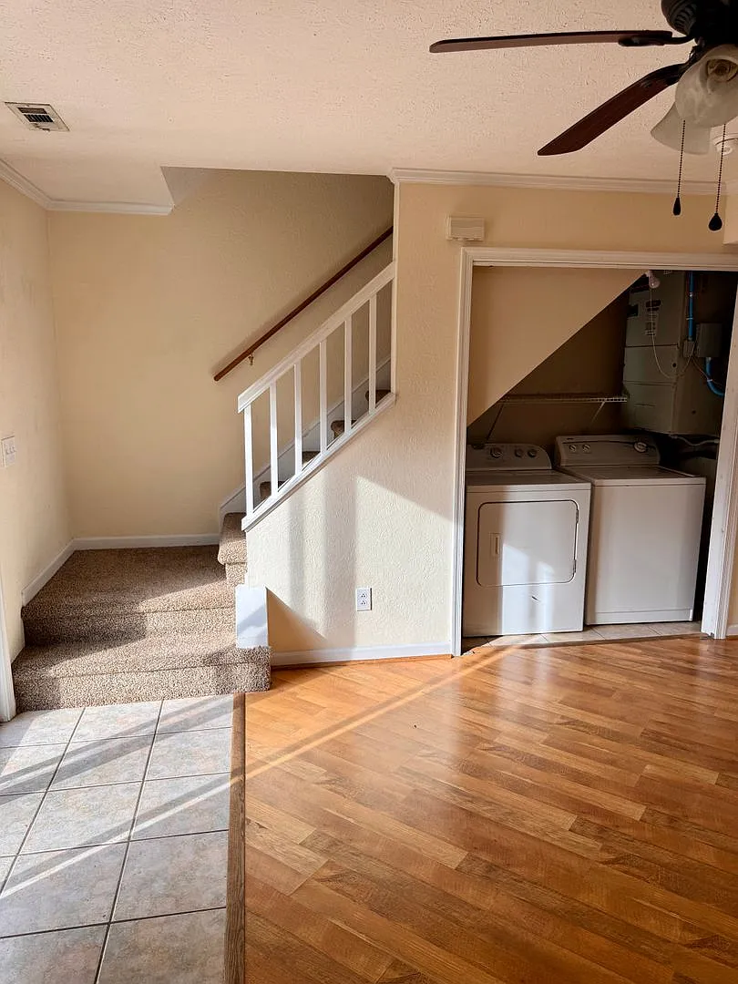 2 Bedroom || 1 Bathroom Townhome — Photo 4