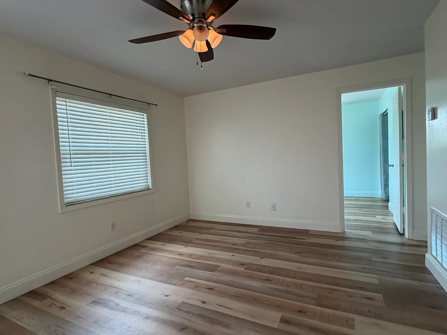 2 bed, 1.0 bath, 805 sqft, $1,250 — Photo 4