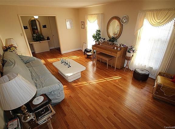 5th image of 6010 Idlebrook Dr