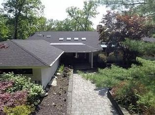 4711 Cove Rd, West Bloomfield, MI 48323