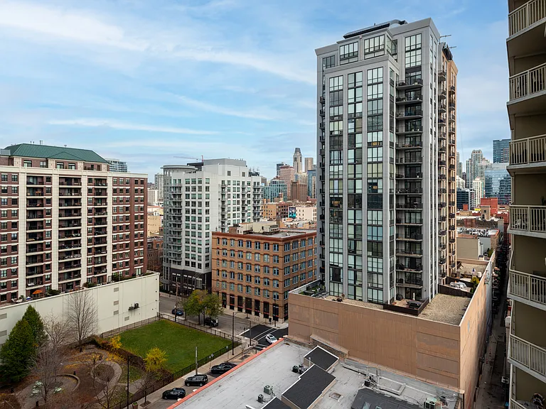 645 N Kingsbury St #1403 — Photo 12