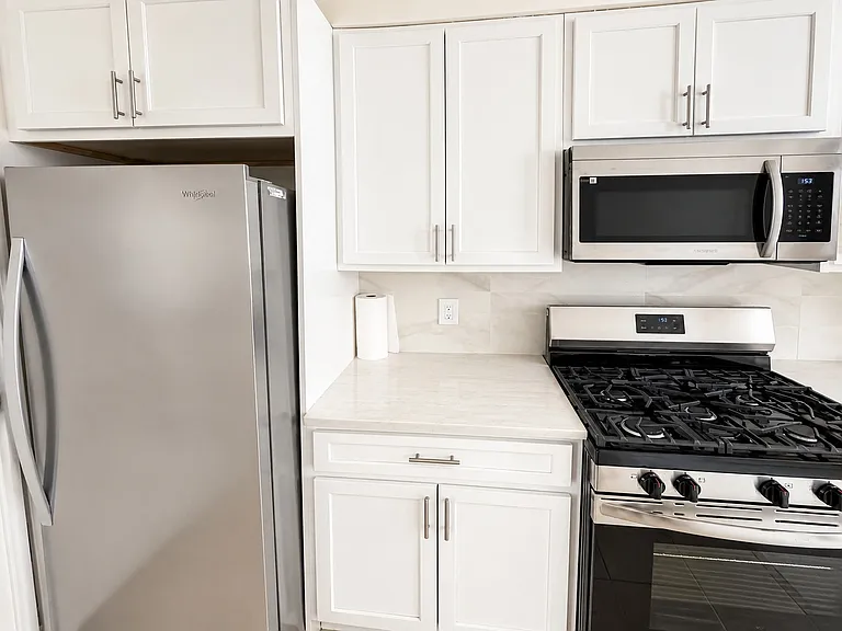 137 Hammond Ave #4 — Photo 8