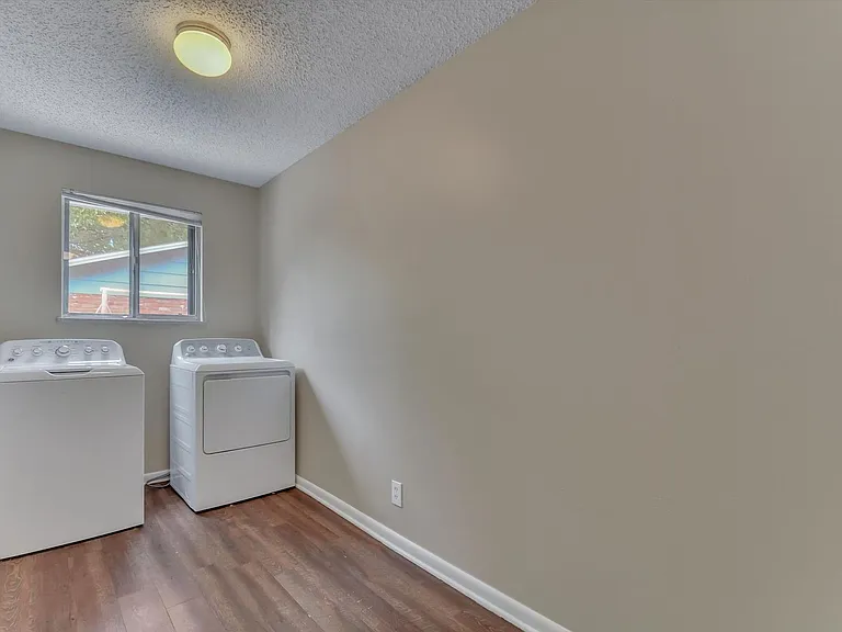 7687 Newman St — Photo 16