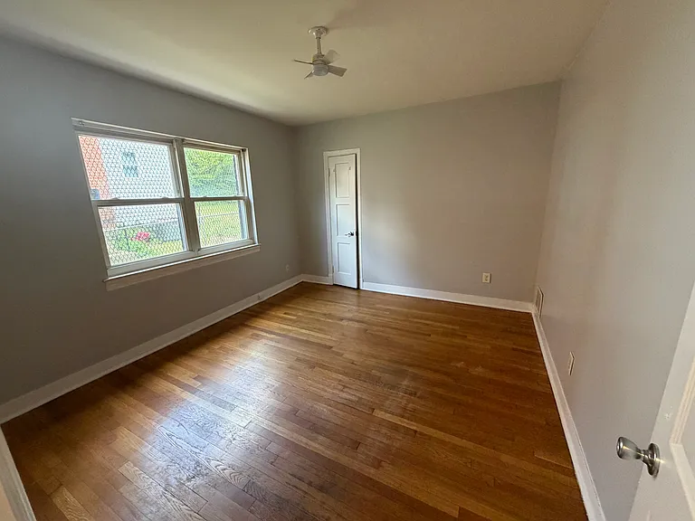 Large main bedroom