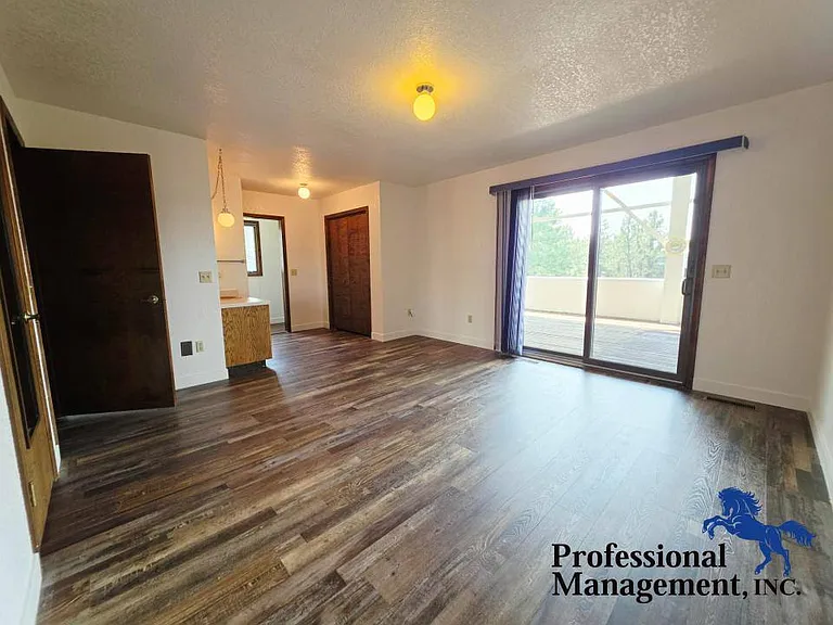 618 Sahara Dr — Photo 1