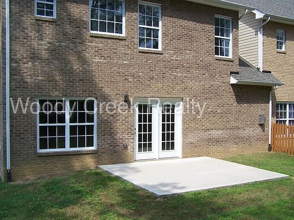 3rd image of 4910 Briar Rock Ln