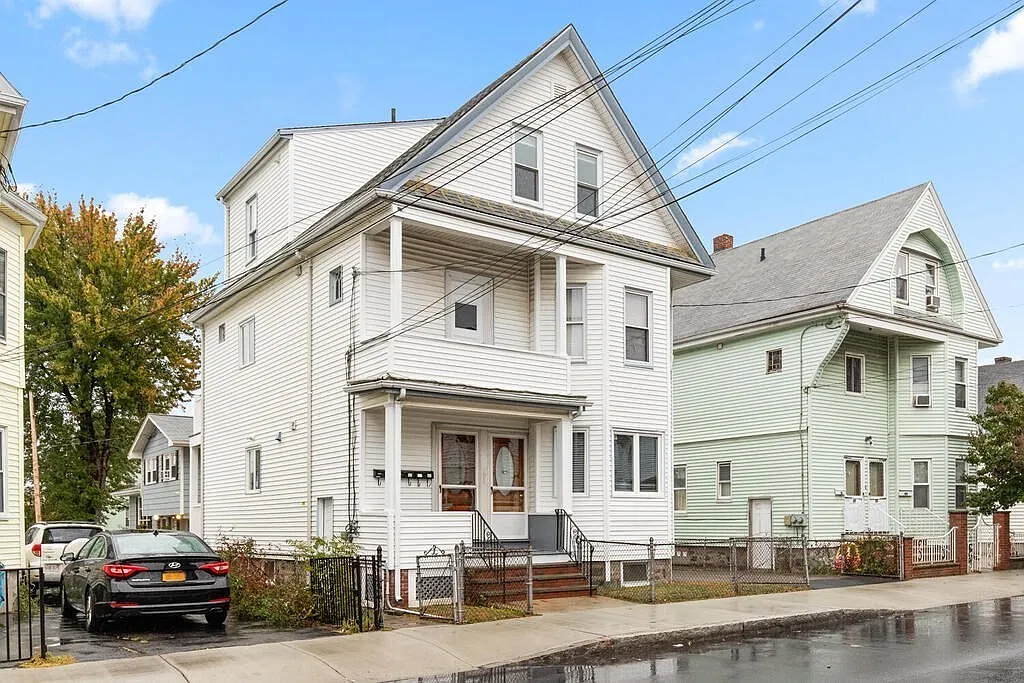 2 bed, 800 sqft, $2,400 — Photo 1