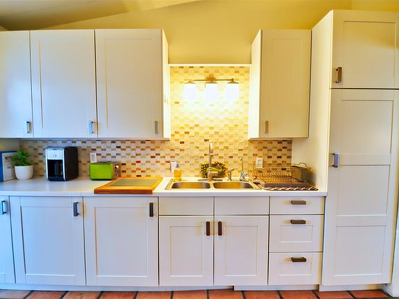 3rd image of 142-146 W Glaucus St Unit 142