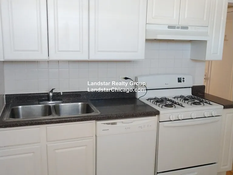 4045.5 N Mozart Ave #1E — Photo 18