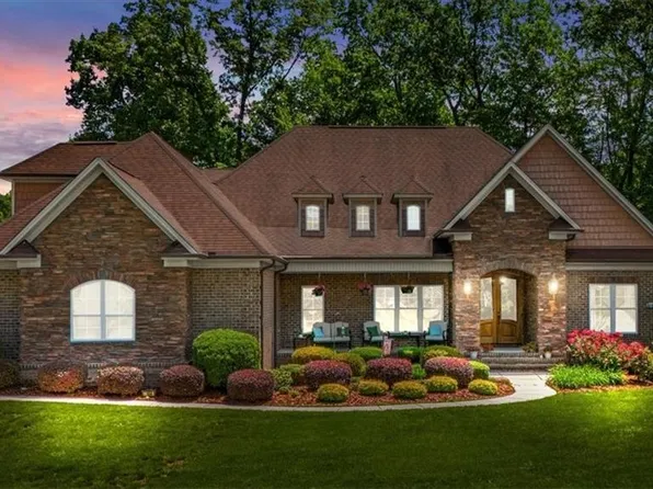 8104 Rogers Ct, Greensboro, NC 27455