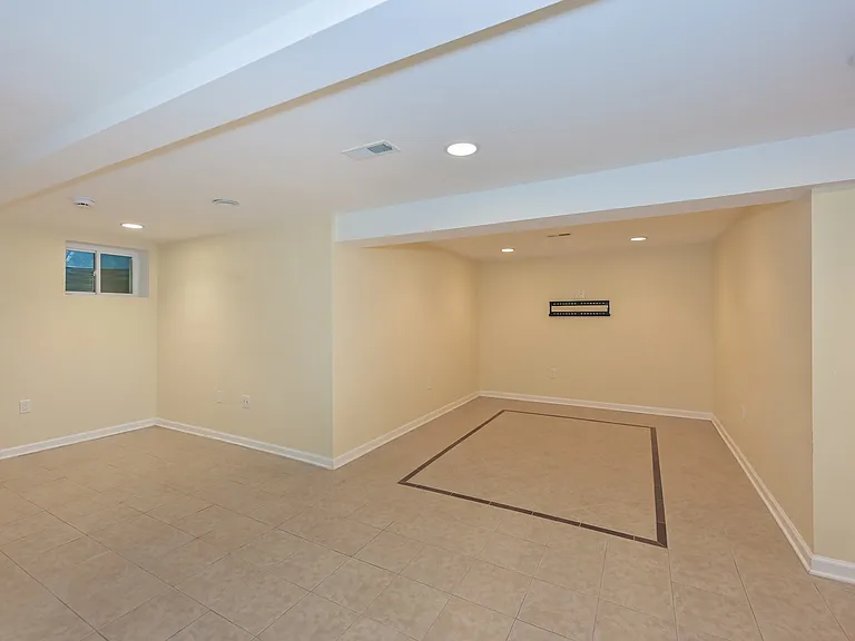 135 Elmwood Ave — Photo 19
