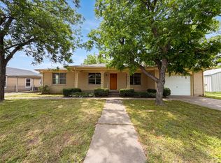 205 W Decatur St, Chico, TX 76431