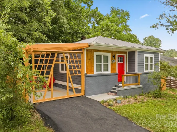 2120 Arlington Pl, Hendersonville, NC 28791