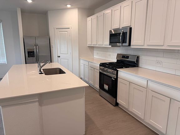 2nd image of 814 Madrono Dr