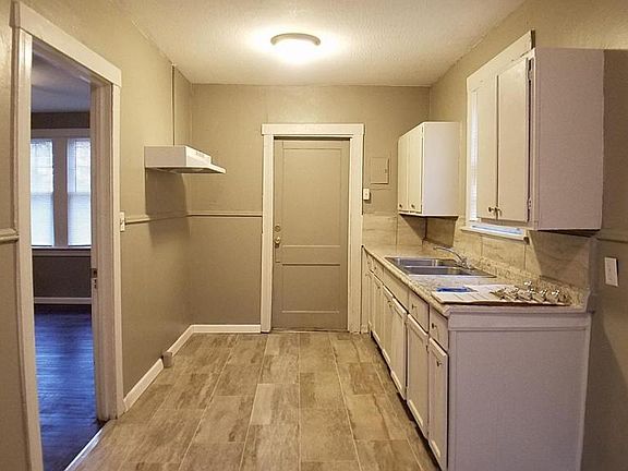 3rd image of 1103 Wilson Ave