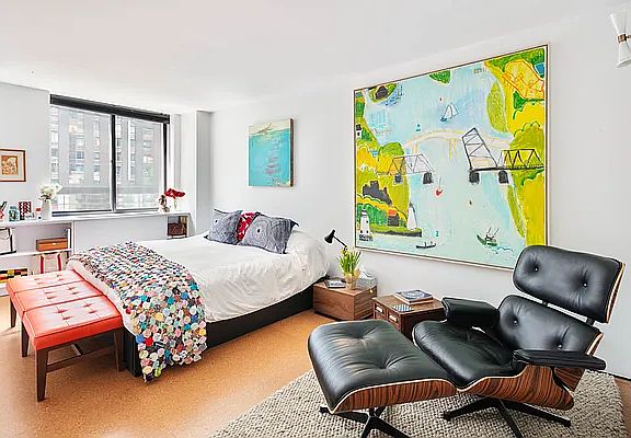 3rd image of 275 Greenwich St #2CS