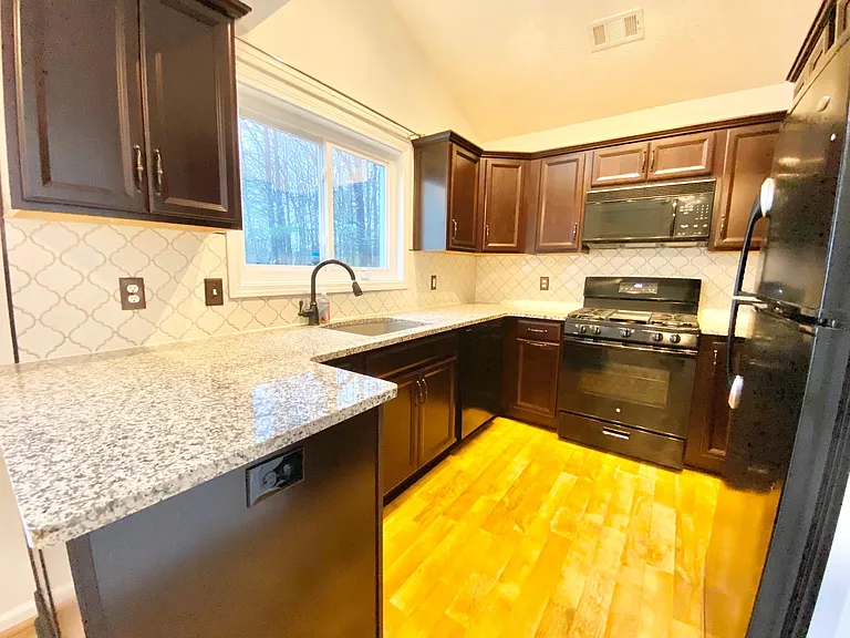 685 Chantress Ct — Photo 5