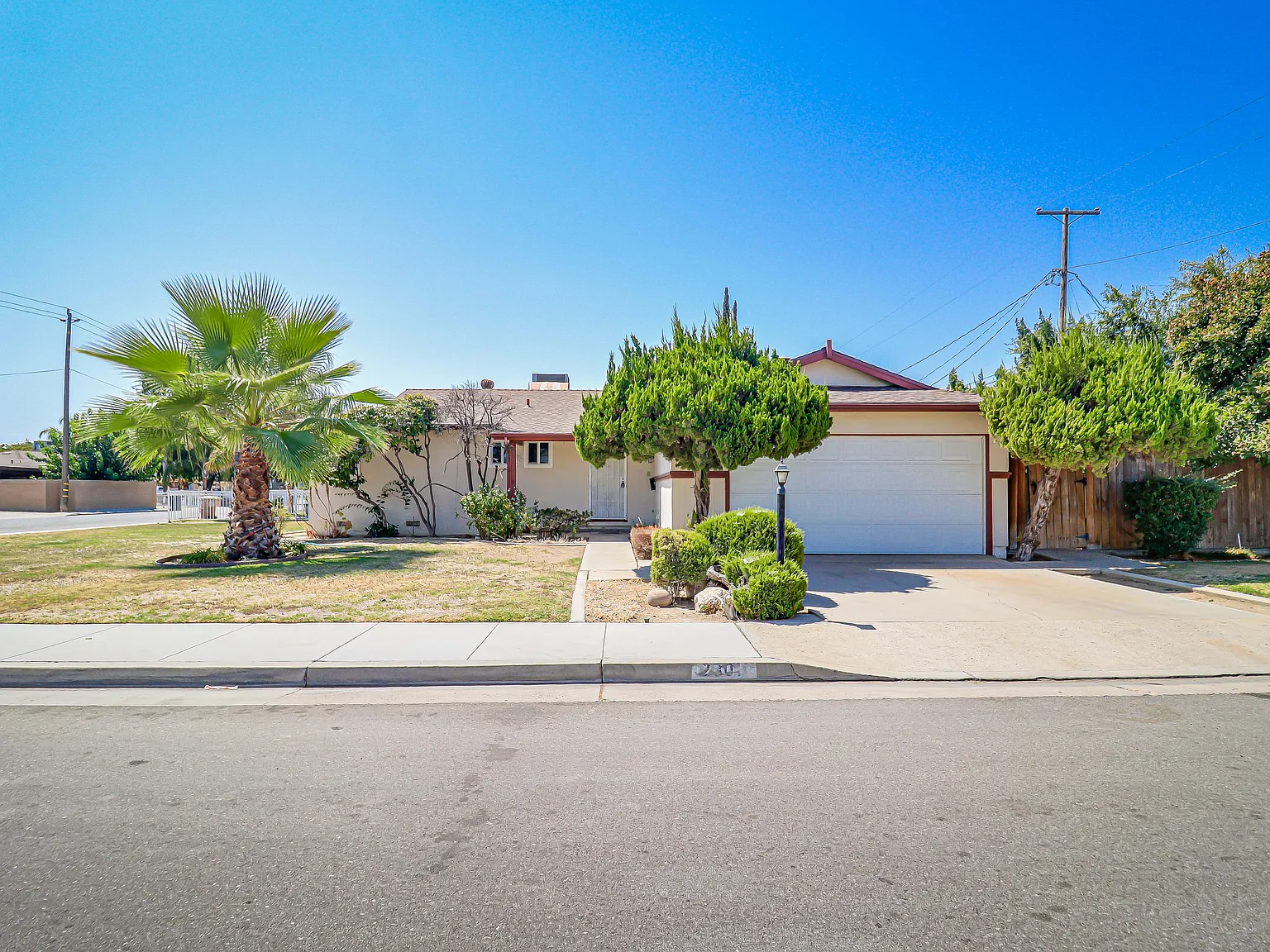 3 bed, 1.5 bath, 1200 sqft, $1,925 — Photo 1