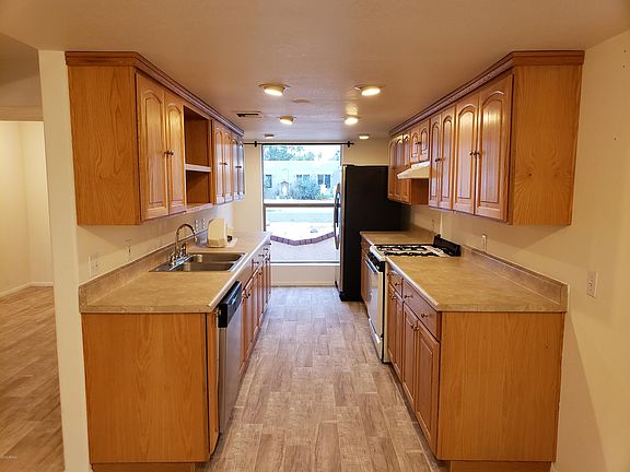 3rd image of 3550 E Cannon Dr
