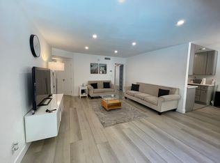 5414 Newcastle Ave APT 26, Encino, CA 91316