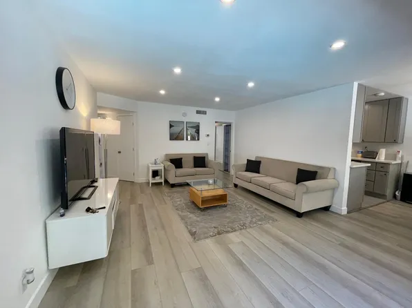5414 Newcastle Ave, Encino, CA