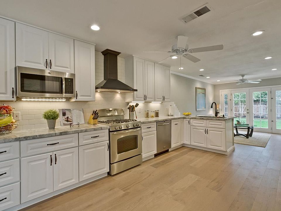 1st image of 2422 Homewood Dr