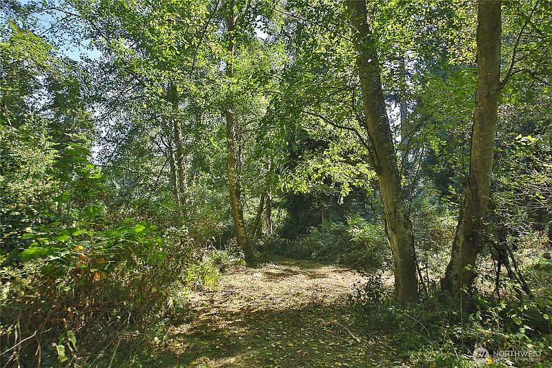 2nd image of 2 Scenic Avenue