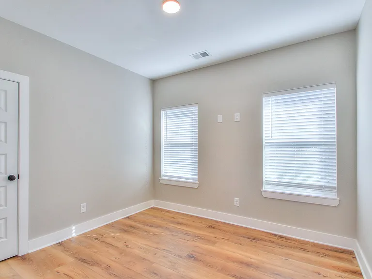 921 Spain Ave — Photo 29