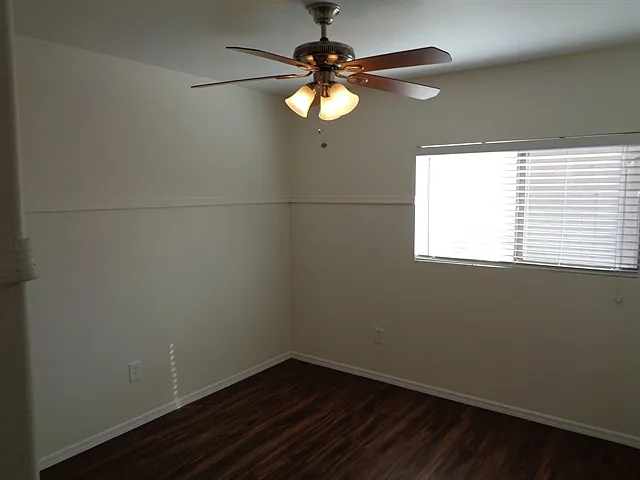8057 W Hatcher Rd — Photo 10