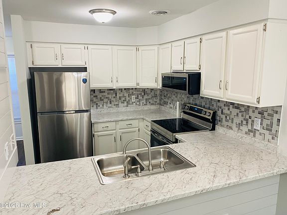 5th image of 2702 S 17th Street Apt A