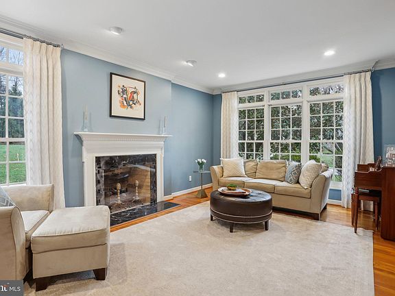 5th image of 6 Woodford Ln
