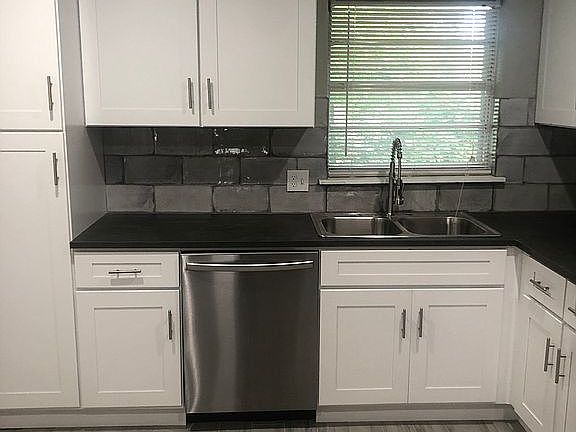 3rd image of 1401 Richard St