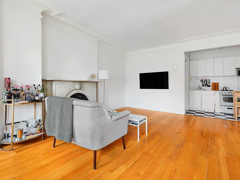 156 Montague St #3A — Photo 2