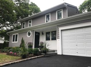 31 Roe Ave, Port Jefferson Station, NY 11776