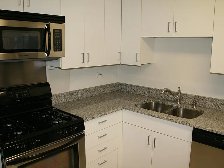 1250 Park Ave W #433 — Photo 11