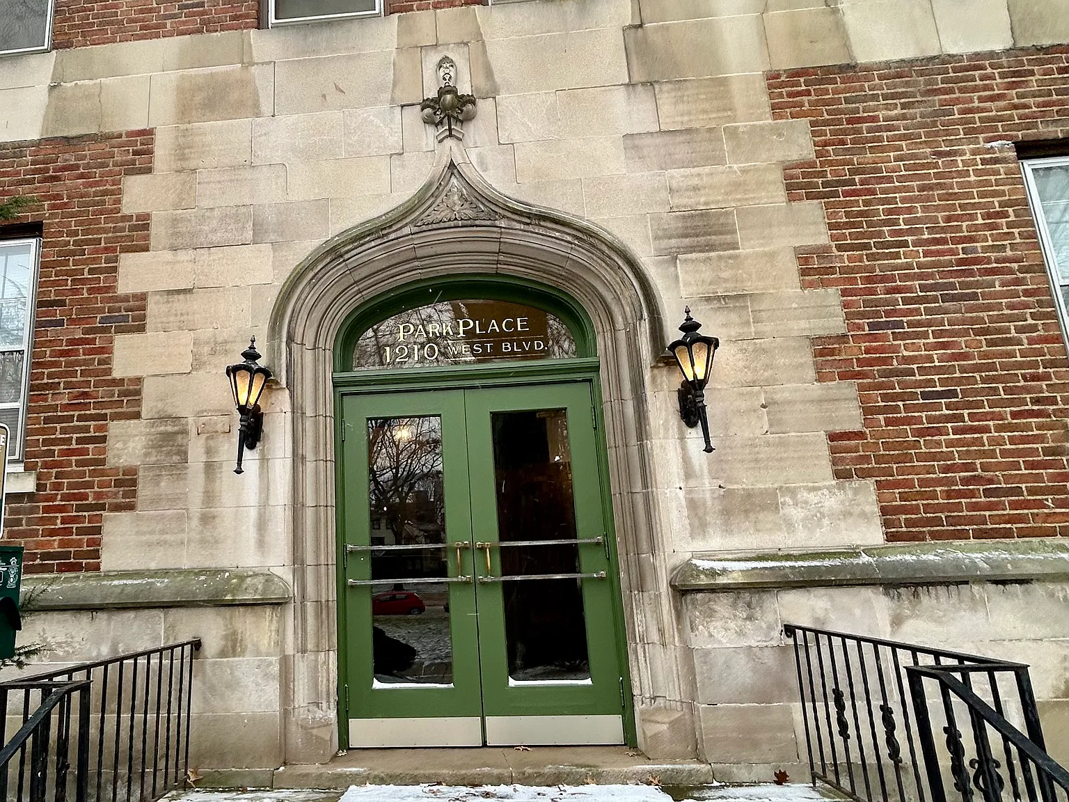 2 bed, 1000 sqft, $1,350 — Photo 1