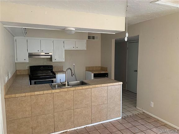 4th image of 2419 Lillie Ave