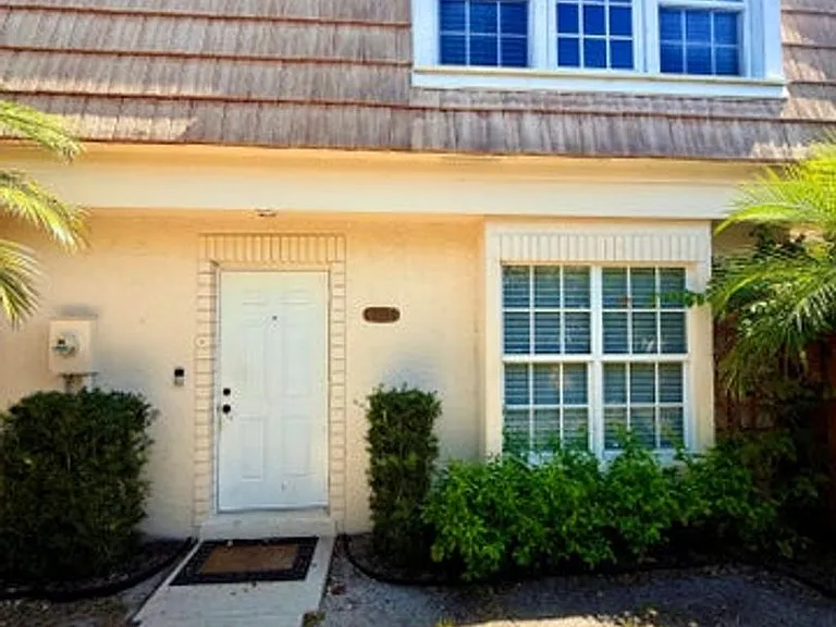 11584 Winchester Dr — Photo 4