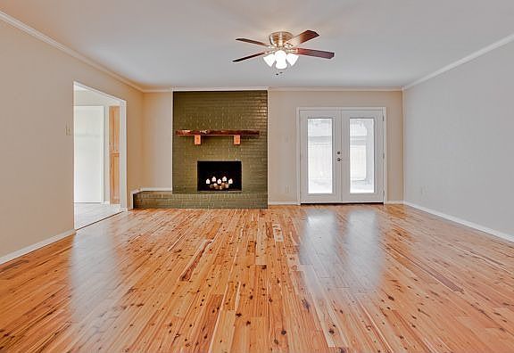 5th image of 404 Cambridge Dr