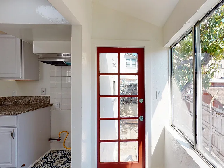 1532 Scott Ave — Photo 39