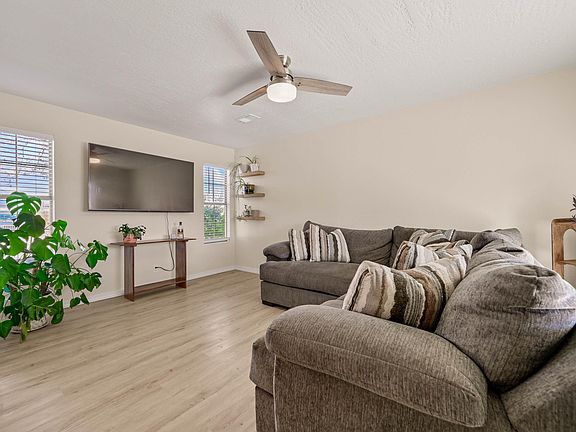 5th image of 1304 Elkslip Dr NE