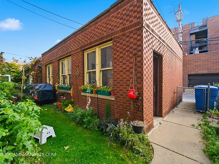 2045 W Farragut Ave #3 — Photo 9