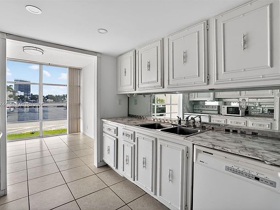 4th image of 2000 Atlantic Shores Blvd APT 120