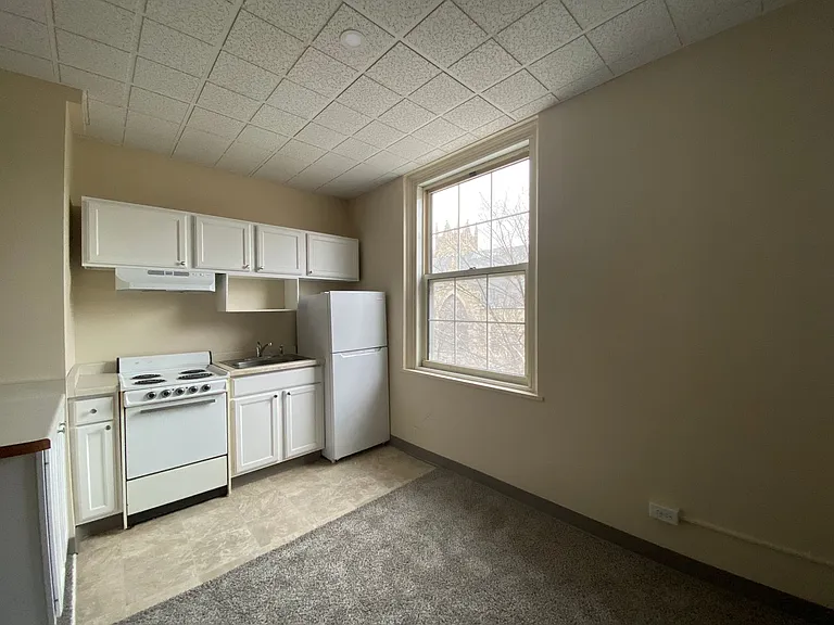 Cass Street Apartments — Photo 19