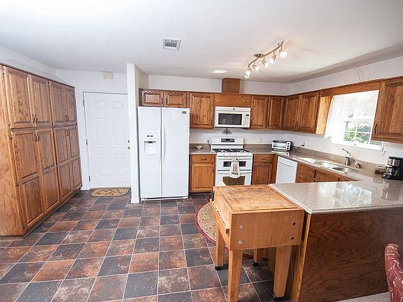 3rd image of 6087 Sunnyridge Dr