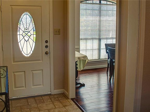5th image of 648 Villawood Ln
